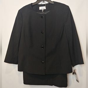 Le Suit Crepe Two Piece Suit